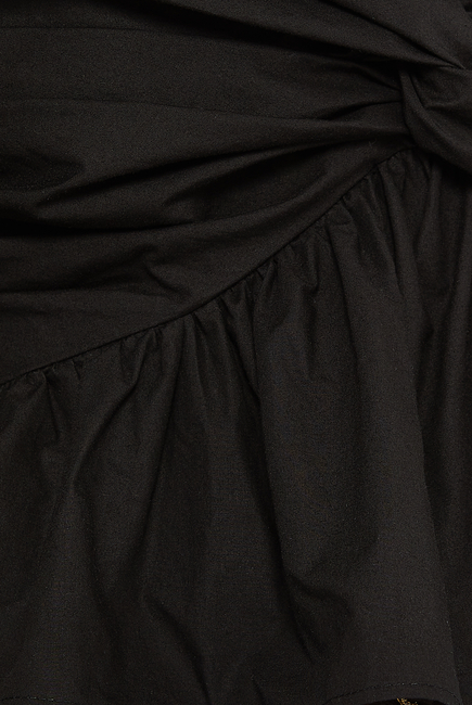 قميص أسود قصير بنمط حمالة صدر بتصميم ملفوف